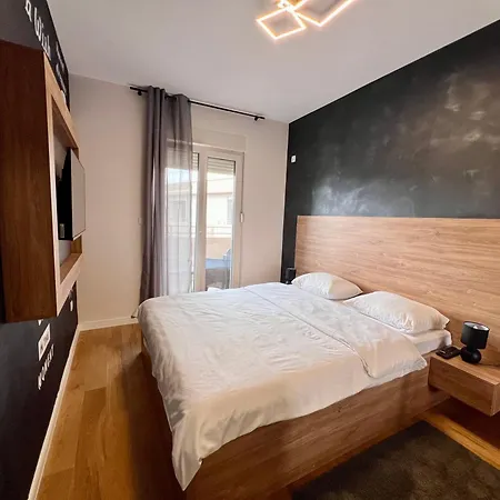White Homes 105 - Point Apartment *