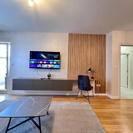 White Homes 105 - Point Apartment