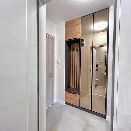 White Homes 105 - Point Apartment *