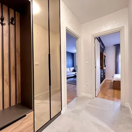 White Homes 105 - Point Apartment *