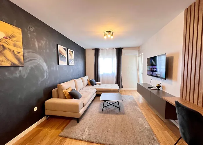 White Homes 105 - Point פודגוריצה