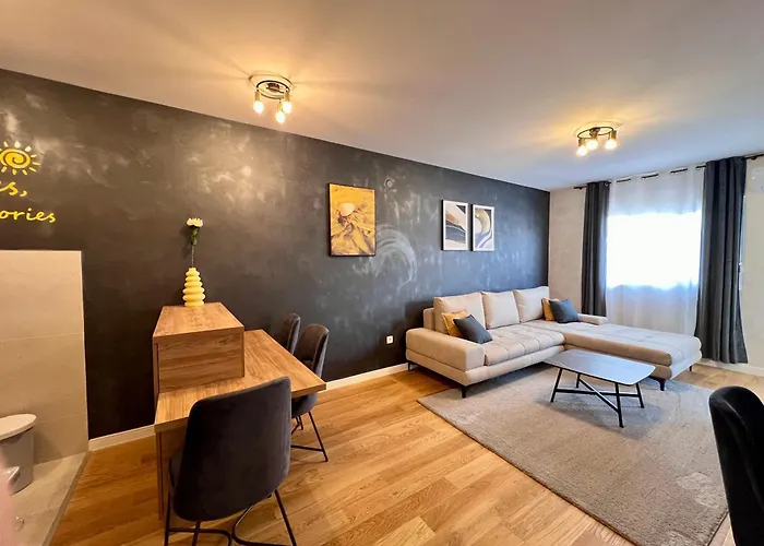 White Homes 105 - Point פודגוריצה