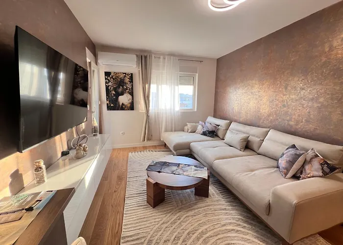 White Homes 105 - Point דירה פודגוריצה